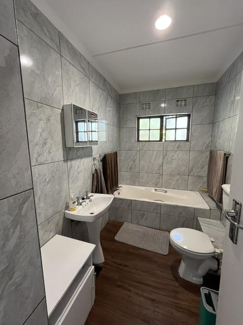 To Let 3 Bedroom Property for Rent in Beacon Bay North Eastern Cape